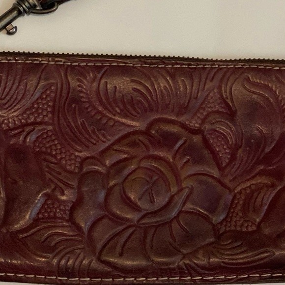 Patricia Nash Tooled Brown Leather Wristlet Spring Deboss - Picture 3 of 6